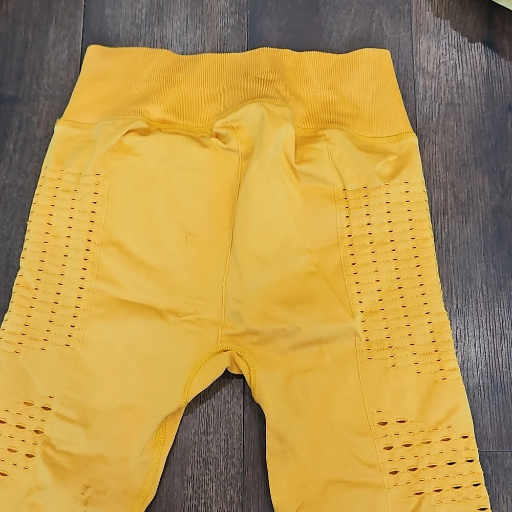 Gymshark GLOW Seamless Thumholes matching set Small